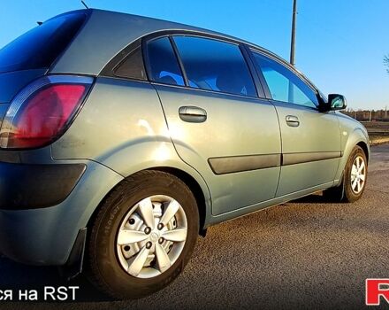 Сірий Кіа Ріо, об'ємом двигуна 1.4 л та пробігом 357 тис. км за 3800 $, фото 3 на Automoto.ua