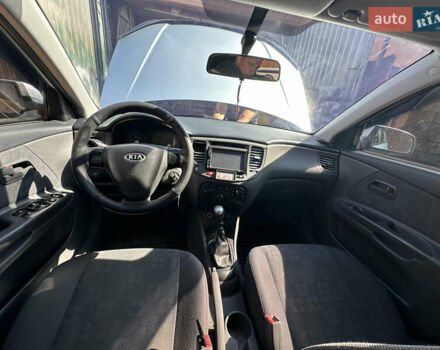 Сірий Кіа Ріо, об'ємом двигуна 1.4 л та пробігом 223 тис. км за 4900 $, фото 35 на Automoto.ua