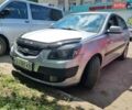 Серый Киа Рио, объемом двигателя 1.4 л и пробегом 300 тыс. км за 4000 $, фото 1 на Automoto.ua