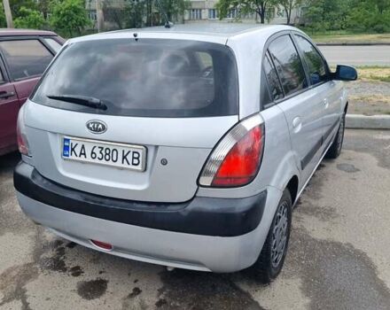 Серый Киа Рио, объемом двигателя 1.4 л и пробегом 270 тыс. км за 4000 $, фото 2 на Automoto.ua