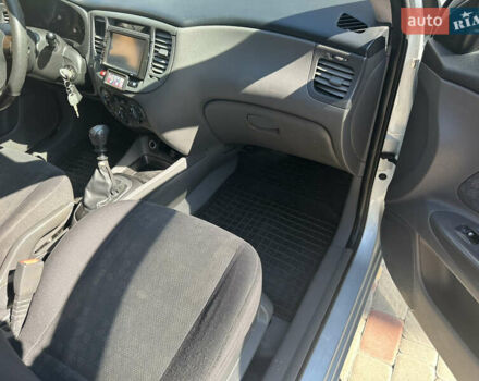 Сірий Кіа Ріо, об'ємом двигуна 1.4 л та пробігом 223 тис. км за 4900 $, фото 19 на Automoto.ua
