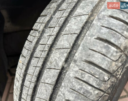 Сірий Кіа Ріо, об'ємом двигуна 1.4 л та пробігом 98 тис. км за 5990 $, фото 23 на Automoto.ua