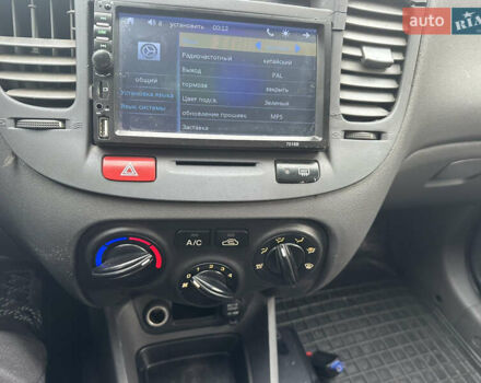 Серый Киа Рио, объемом двигателя 1.4 л и пробегом 223 тыс. км за 4700 $, фото 40 на Automoto.ua