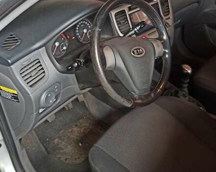 Серый Киа Рио, объемом двигателя 1.4 л и пробегом 220 тыс. км за 4200 $, фото 7 на Automoto.ua