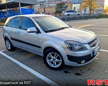 Серый Киа Рио, объемом двигателя 1.4 л и пробегом 30000 тыс. км за 4000 $, фото 2 на Automoto.ua