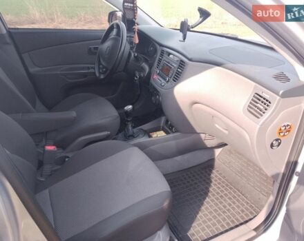Сірий Кіа Ріо, об'ємом двигуна 1.4 л та пробігом 119 тис. км за 5500 $, фото 5 на Automoto.ua