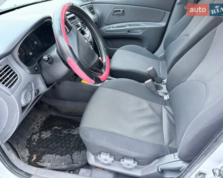 Сірий Кіа Ріо, об'ємом двигуна 1.34 л та пробігом 196 тис. км за 5300 $, фото 16 на Automoto.ua