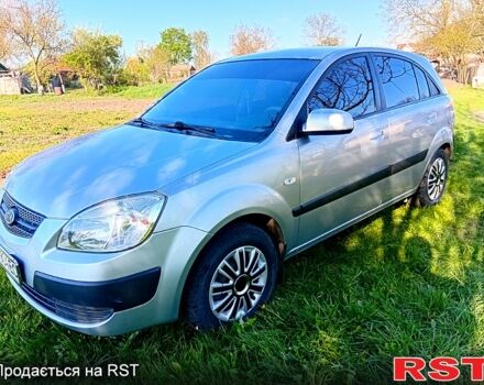 Серый Киа Рио, объемом двигателя 1.4 л и пробегом 220 тыс. км за 3800 $, фото 1 на Automoto.ua