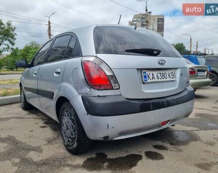 Серый Киа Рио, объемом двигателя 1.4 л и пробегом 270 тыс. км за 4000 $, фото 3 на Automoto.ua