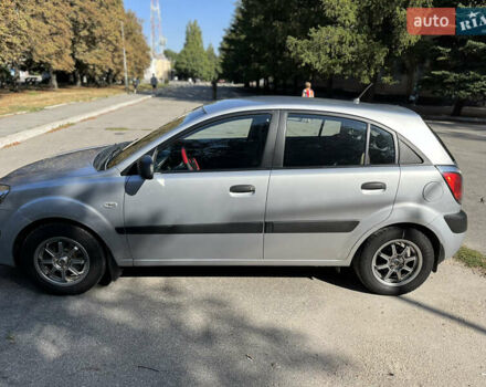 Серый Киа Рио, объемом двигателя 1.4 л и пробегом 140 тыс. км за 5300 $, фото 2 на Automoto.ua