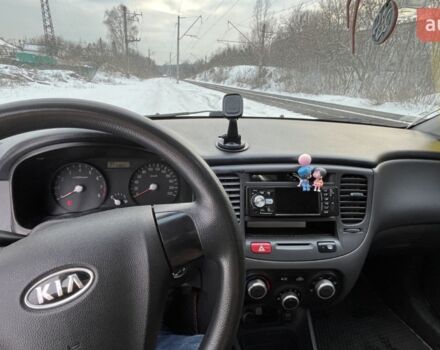 Серый Киа Рио, объемом двигателя 1.4 л и пробегом 271 тыс. км за 4500 $, фото 6 на Automoto.ua