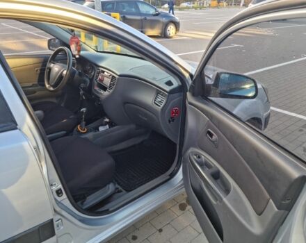 Серый Киа Рио, объемом двигателя 1.4 л и пробегом 200 тыс. км за 4200 $, фото 3 на Automoto.ua