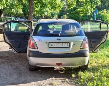 Серый Киа Рио, объемом двигателя 1.4 л и пробегом 240 тыс. км за 5000 $, фото 4 на Automoto.ua