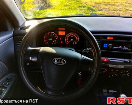 Серый Киа Рио, объемом двигателя 1.4 л и пробегом 220 тыс. км за 3800 $, фото 8 на Automoto.ua