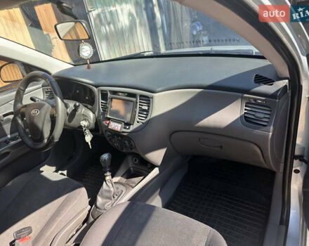Сірий Кіа Ріо, об'ємом двигуна 1.4 л та пробігом 223 тис. км за 4900 $, фото 20 на Automoto.ua
