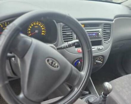 Серый Киа Рио, объемом двигателя 1.4 л и пробегом 130 тыс. км за 4500 $, фото 6 на Automoto.ua