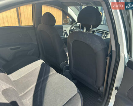 Сірий Кіа Ріо, об'ємом двигуна 1.4 л та пробігом 223 тис. км за 4900 $, фото 16 на Automoto.ua