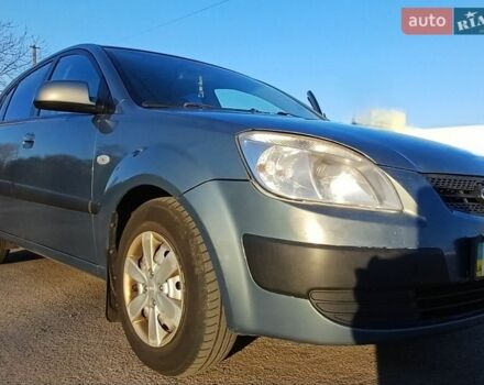 Серый Киа Рио, объемом двигателя 1.4 л и пробегом 357 тыс. км за 3800 $, фото 6 на Automoto.ua