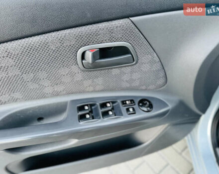 Сірий Кіа Ріо, об'ємом двигуна 1.4 л та пробігом 190 тис. км за 6000 $, фото 9 на Automoto.ua