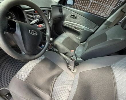 Сірий Кіа Ріо, об'ємом двигуна 1.4 л та пробігом 255 тис. км за 3900 $, фото 9 на Automoto.ua