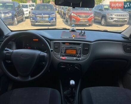 Серый Киа Рио, объемом двигателя 1.4 л и пробегом 137 тыс. км за 5800 $, фото 10 на Automoto.ua