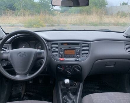 Сірий Кіа Ріо, об'ємом двигуна 1.4 л та пробігом 250 тис. км за 4697 $, фото 2 на Automoto.ua