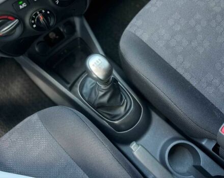 Серый Киа Рио, объемом двигателя 1.4 л и пробегом 135 тыс. км за 5778 $, фото 17 на Automoto.ua