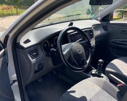 Серый Киа Рио, объемом двигателя 1.4 л и пробегом 223 тыс. км за 4250 $, фото 14 на Automoto.ua
