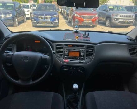 Серый Киа Рио, объемом двигателя 1.4 л и пробегом 135 тыс. км за 5778 $, фото 10 на Automoto.ua