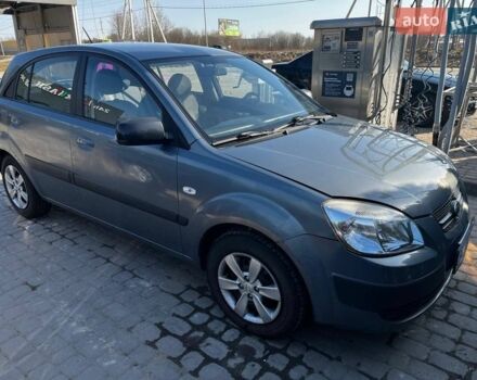 Серый Киа Рио, объемом двигателя 1.4 л и пробегом 221 тыс. км за 3500 $, фото 2 на Automoto.ua