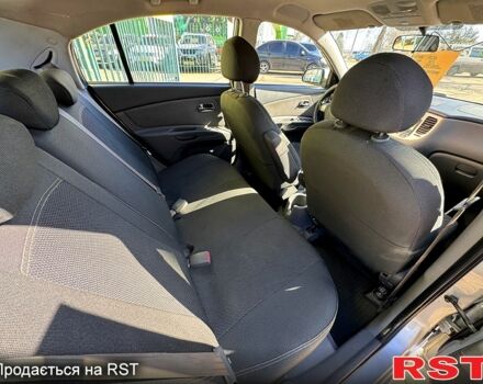 Серый Киа Рио, объемом двигателя 1.4 л и пробегом 196 тыс. км за 4450 $, фото 7 на Automoto.ua