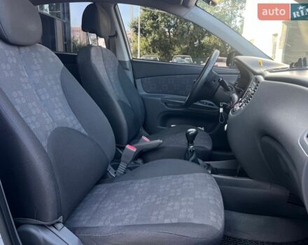 Серый Киа Рио, объемом двигателя 1.4 л и пробегом 137 тыс. км за 5800 $, фото 20 на Automoto.ua