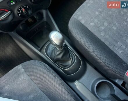 Серый Киа Рио, объемом двигателя 1.4 л и пробегом 137 тыс. км за 5800 $, фото 17 на Automoto.ua