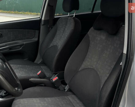 Серый Киа Рио, объемом двигателя 1.4 л и пробегом 131 тыс. км за 4650 $, фото 9 на Automoto.ua