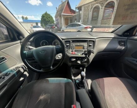Серый Киа Рио, объемом двигателя 1.4 л и пробегом 174 тыс. км за 3800 $, фото 19 на Automoto.ua