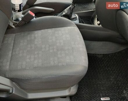 Серый Киа Рио, объемом двигателя 1.4 л и пробегом 135 тыс. км за 4500 $, фото 10 на Automoto.ua