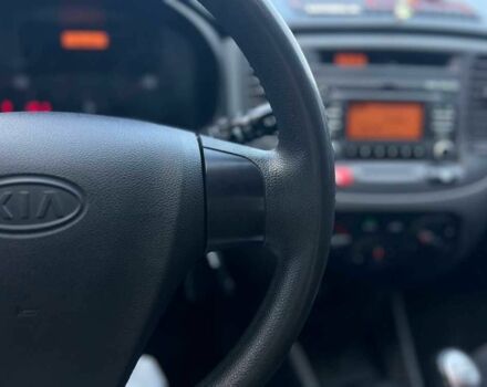 Серый Киа Рио, объемом двигателя 1.4 л и пробегом 135 тыс. км за 5778 $, фото 13 на Automoto.ua