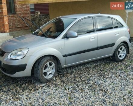 Серый Киа Рио, объемом двигателя 1.4 л и пробегом 135 тыс. км за 4500 $, фото 3 на Automoto.ua