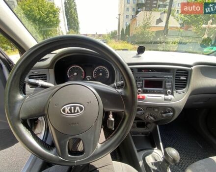 Серый Киа Рио, объемом двигателя 1.4 л и пробегом 223 тыс. км за 4250 $, фото 10 на Automoto.ua