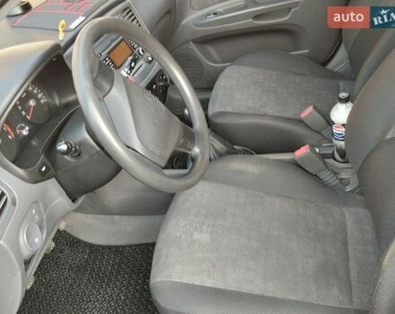 Серый Киа Рио, объемом двигателя 1.4 л и пробегом 135 тыс. км за 4500 $, фото 5 на Automoto.ua