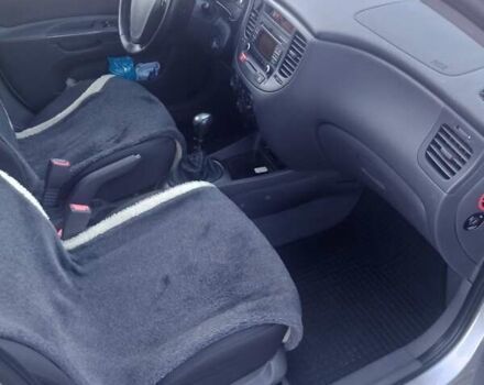 Сірий Кіа Ріо, об'ємом двигуна 1.5 л та пробігом 218 тис. км за 4200 $, фото 10 на Automoto.ua