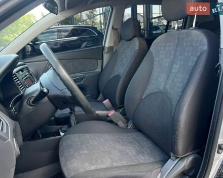 Серый Киа Рио, объемом двигателя 1.4 л и пробегом 137 тыс. км за 5800 $, фото 8 на Automoto.ua