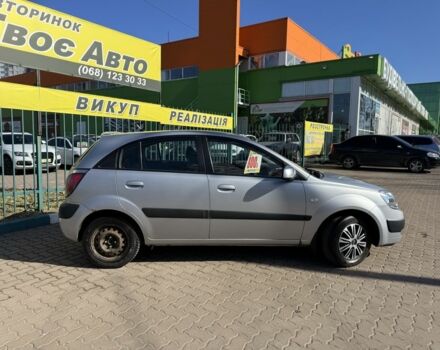 Серый Киа Рио, объемом двигателя 1.4 л и пробегом 196 тыс. км за 4450 $, фото 7 на Automoto.ua