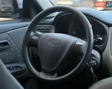 Серый Киа Рио, объемом двигателя 1.4 л и пробегом 137 тыс. км за 5800 $, фото 21 на Automoto.ua