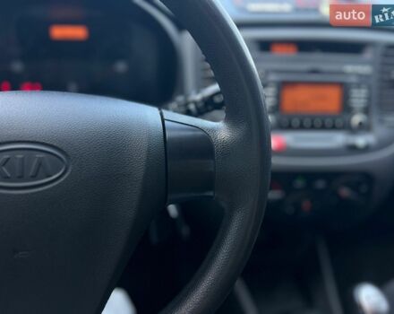 Серый Киа Рио, объемом двигателя 1.4 л и пробегом 137 тыс. км за 5800 $, фото 13 на Automoto.ua