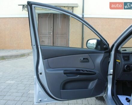 Сірий Кіа Ріо, об'ємом двигуна 1.4 л та пробігом 165 тис. км за 5590 $, фото 57 на Automoto.ua