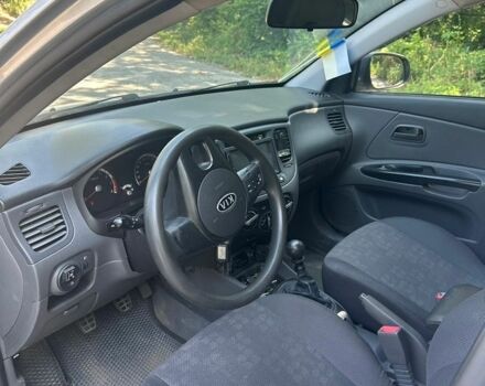 Серый Киа Рио, объемом двигателя 1.4 л и пробегом 173 тыс. км за 4300 $, фото 6 на Automoto.ua
