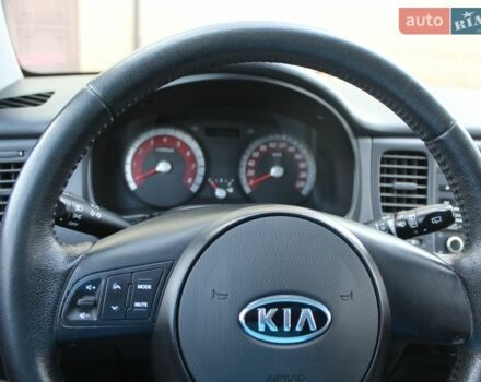 Сірий Кіа Ріо, об'ємом двигуна 1.4 л та пробігом 165 тис. км за 5590 $, фото 68 на Automoto.ua