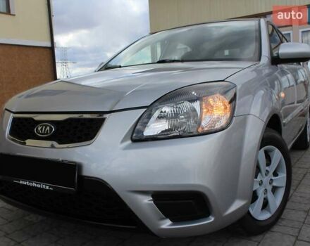 Сірий Кіа Ріо, об'ємом двигуна 1.4 л та пробігом 165 тис. км за 5590 $, фото 9 на Automoto.ua