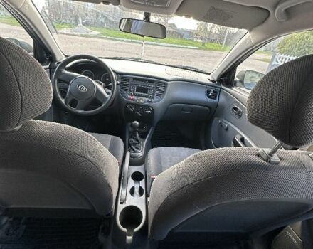 Сірий Кіа Ріо, об'ємом двигуна 1.4 л та пробігом 210 тис. км за 5200 $, фото 6 на Automoto.ua